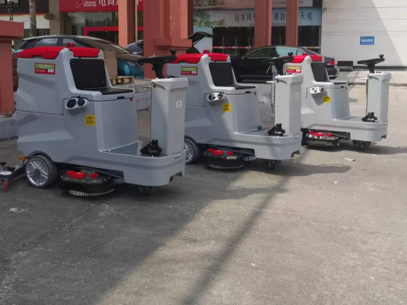 Manutenzione e cura delle attrezzature per la pulizia: cinque chiavi per prolungare la durata delle lavasciuga pavimenti Pinston